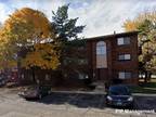 Updated and Modern 1 Bed top Floor Condo in Beautiful Naperville.