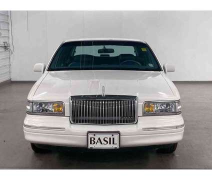 1997 Lincoln Town Car Executive is a White 1997 Lincoln Town Car Executive Sedan in Depew NY