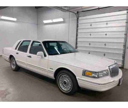 1997 Lincoln Town Car Executive is a White 1997 Lincoln Town Car Executive Sedan in Depew NY