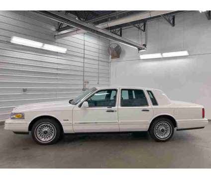 1997 Lincoln Town Car Executive is a White 1997 Lincoln Town Car Executive Sedan in Depew NY
