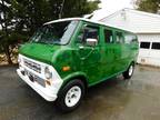 1974 Ford Econoline E-200 Club Wagon Van 302 V8