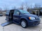 2016 Chrysler Town & Country Limited HANDICAP WHEELCHAIR VAN FULLY LOADED w/ONLY