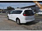 2022 Chrysler Pacifica Touring L Van 4D