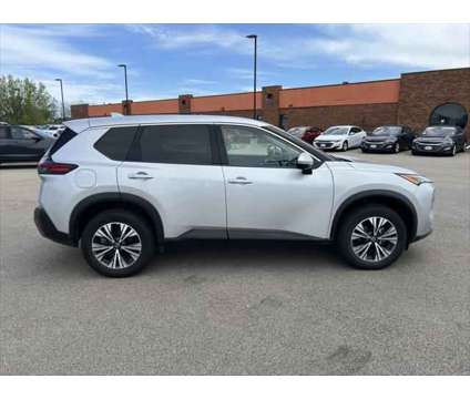 2021 Nissan Rogue SV Intelligent AWD is a Silver 2021 Nissan Rogue SV Station Wagon in Dubuque IA