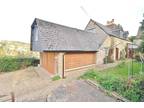 4 bedroom link-detached house for sale in Butterrow Hill, Stroud