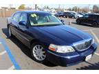 2008 Lincoln Town Car Signature Limited 4dr Sedan