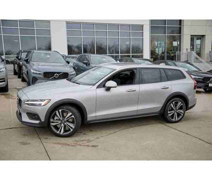 2024 Volvo V60 Cross Country B5 Plus is a Silver 2024 Volvo V60 Cross Country Station Wagon in Oak Park IL