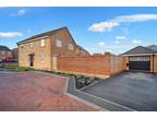 4 bedroom detached house for sale in Tree Top Close, Stanley, Wakefield