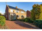 3 bedroom semi-detached house for sale in Oak Road, Halstead, Esinteraction, CO9