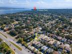 527 Harbor Grove Cir, Safety Harbor, FL 34695