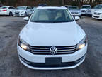 2012 Volkswagen Passat SE PZEV 4dr Sedan 6A w/ Sunroof and Navigation