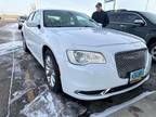 2020 Chrysler 300 White, 104K miles