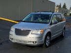 2008 Chrysler Town & Country Limited **LOADED**