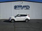 2022 Kia Soul White, 33K miles