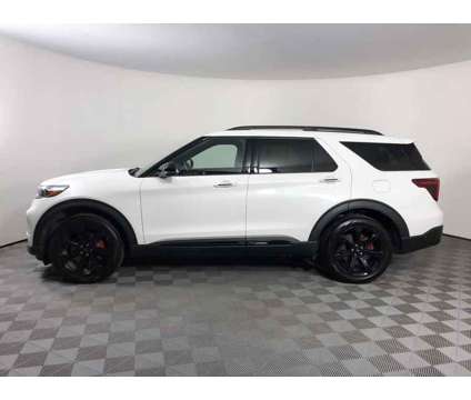2022UsedFordUsedExplorerUsed4WD is a White 2022 Ford Explorer Car for Sale in Shelbyville IN