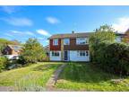 4 bedroom semi-detached house for sale in East View Fields, Plumpton Green