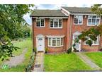 3 bedroom end of terrace house for sale in Smarts Green, West Cheshunt -