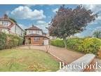 5 bedroom detached house for sale in Hanging Hill Lane, Hutton, CM13