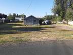 $980 - 1 Bedroom 1 Bathroom House on 1/2 acre lot In Klamath Falls With Great