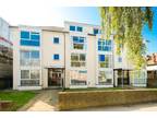 1 bedroom flat for sale in Grove Hill, London, E18