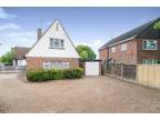 2 bedroom detached house for sale in Sunray Avenue, Hutton, BRENTWOOD, CM13