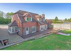 4 bedroom detached house for sale in Mark Cross, Crowborough, TN6
