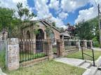 224 Bee St, San Antonio, TX 78208-1712