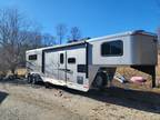 2019 Shadow getaway 3 horse 10.6" living quarters with slide out