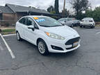 2015 Ford Fiest Titanium/ MoonRoof/Leather/New Tires