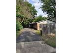 Duplex in the heart of atx 5605 1/2 Jim Hogg Ave