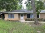 1801 Woodlawn St, Baytown, TX 77520