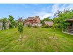 6 bedroom detached house for sale in Hurtis Hill, TN6
