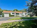 Single Family Residence, Ranch - Coral Gables, FL 6821 Capilla St