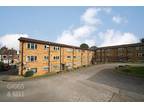 2 bedroom apartment for sale in Stockwood Crescent, Luton, Bedfordshire, LU1