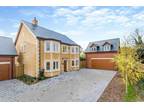 4 bedroom detached house for sale in Leicester Road, Uppingham