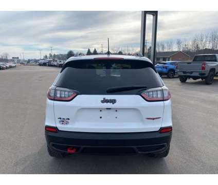 2019 Jeep Cherokee Trailhawk is a White 2019 Jeep Cherokee Trailhawk SUV in Houghton Lake MI