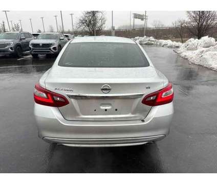 2018 Nissan Altima 2.5 SV is a Silver 2018 Nissan Altima 2.5 SV Sedan in Lees Summit MO