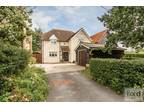 4 bedroom detached house for sale in Southend Road, Howe Green, Chelmsford, CM2