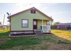 312 N 8th St, La Porte, TX 77571