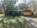 9607 Woodland Ridge Dr, Temple Terrace, FL 33637