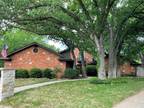 1725 Preston Hollow Ct, Arlington, TX 76012