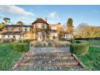 6 bedroom detached house for rent in Botley Road, Shedfield, Southampton