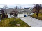 Redmond, Great single-story duplex with well-maintained