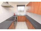 2 bed flat to rent in Paul Court, RM7, Romford