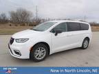 2024 Chrysler Pacifica White