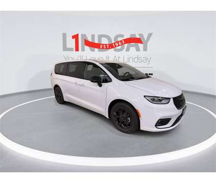 2024 Chrysler Pacifica Hybrid Select is a White 2024 Chrysler Pacifica Hybrid Hybrid in Manassas VA