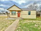 955 S 11th St - Slaton, TX 79364 - Home For Rent
