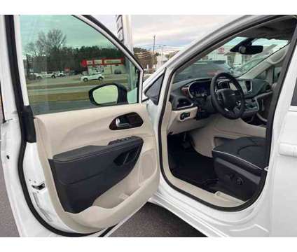 2024 Chrysler Pacifica Limited is a White 2024 Chrysler Pacifica Limited Car for Sale in Lugoff SC