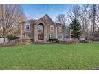 10 Valley Forge Rd, Oakland, NJ 07436