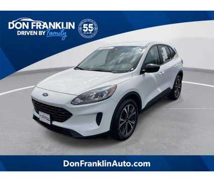 2022 Ford Escape SE is a White 2022 Ford Escape SE SUV in Somerset KY